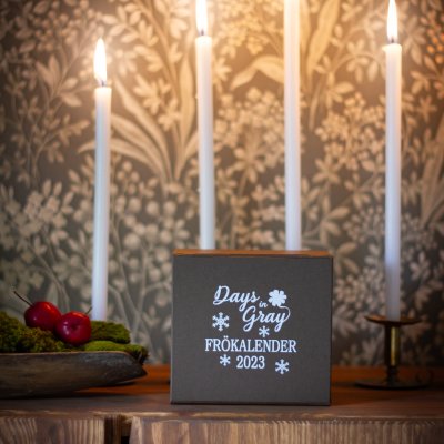 Zoom bild av Frökalender 2023 days in gray